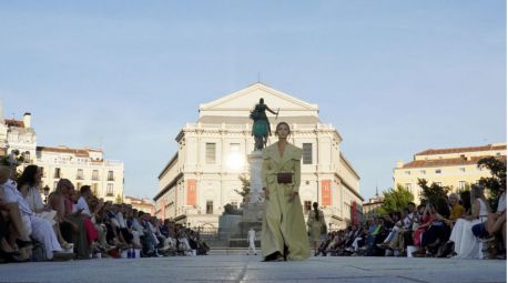 Desfile inaugural de la Semana de la Moda de Madrid en la plaza de Oriente