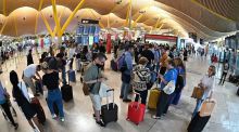 Esperas de una hora en Barajas por la huelga de vigilantes de seguridad