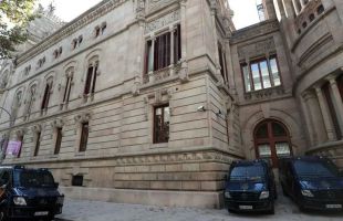 La 'manada de Castelldefels' pacta penas mínimas de 3 a 8 años por tres violaciones grupales