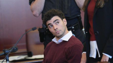 El juez desestima los cargos de terrorismo contra Luigi Mangione