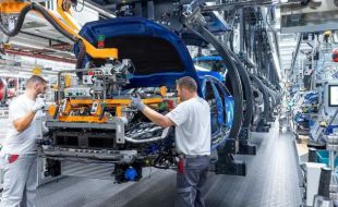 Bruselas y la industria automovilística pactan flexibilizar la transición ecológica