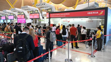 La Fiscalía alerta del 'colapso' en Barajas por la llegada de 'menas'