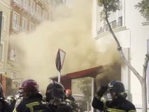 Nueve bomberos heridos, dos de ellos graves, en un incendio en un restaurante en Madrid
