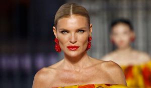 Esther Cañadas, top en los 90: 'Intento ser auténtica, no perfecta'