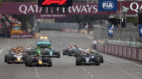 GP Azerbaiyán. Verstappen se engancha al Mundial en una gran carrera de Sainz