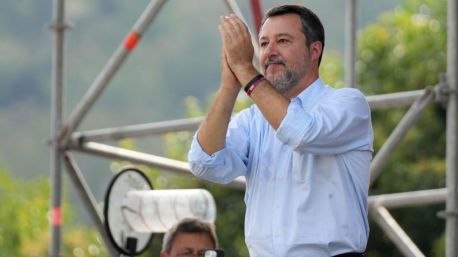 Salvini se rodea de Abascal, Bardella y Flávio Bolsonaro para la fiesta anual de la Liga
