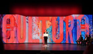 Díaz Ayuso entrega los Premios de Cultura y rinde homenaje a Vargas Llosa