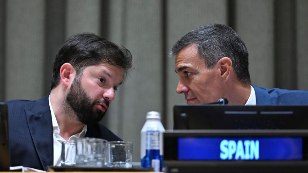 Sánchez anuncia el envío de un buque en apoyo de la flotilla de Colau y Thunberg