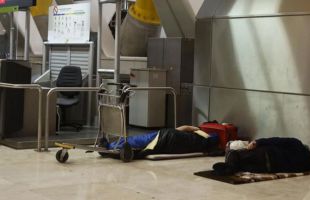 Las personas sin hogar alojadas en centros aumentan un 55% en tres años