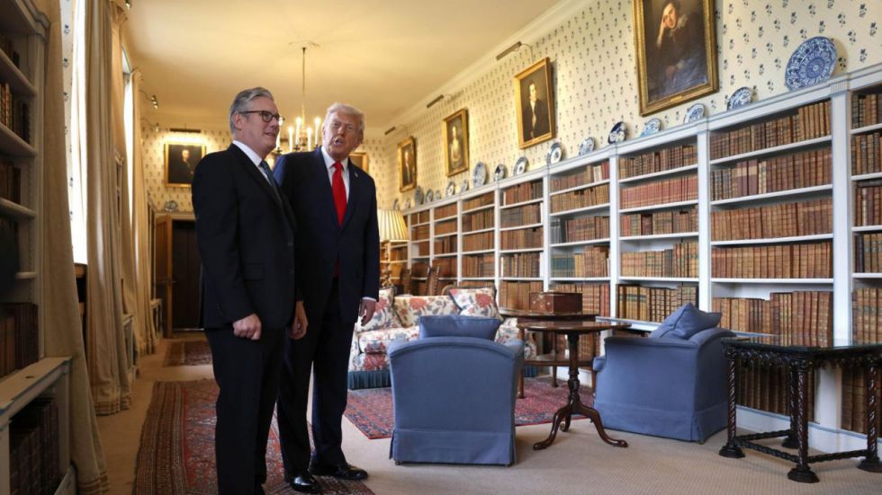 ¿Cómo es la revolucionaria medida de Starmer para frenar la inmigración ilegal en el Reino Unido?