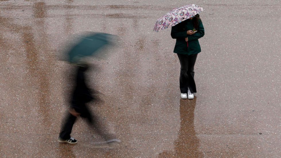 La Aemet emite una alerta roja por inundaciones y Valencia suspende las clases en las zonas inundables y de la dana