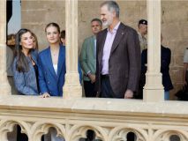 Los Reyes y Leonor visitan Olite y Tudela en pleno baño de cariño navarro