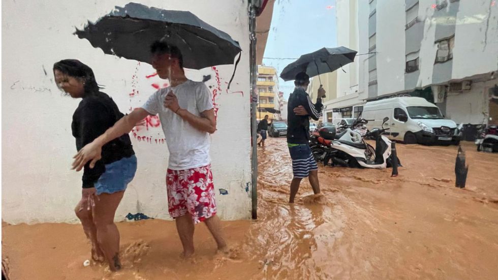 Tres heridos tras quedar atrapados por un desprendimiento en un hotel de Ibiza