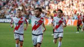 Liga Conferencia. El Rayo vuelve a Europa con victoria y fiestón en Vallecas
