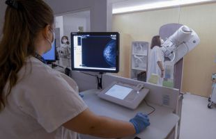 La sanidad andaluza contactará con 2.000 mujeres tras un fallo en el cribado de cáncer