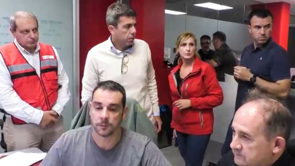 Un vídeo revela que Emergencias de la Generalitat planteó alertar de la dana tres horas antes
 