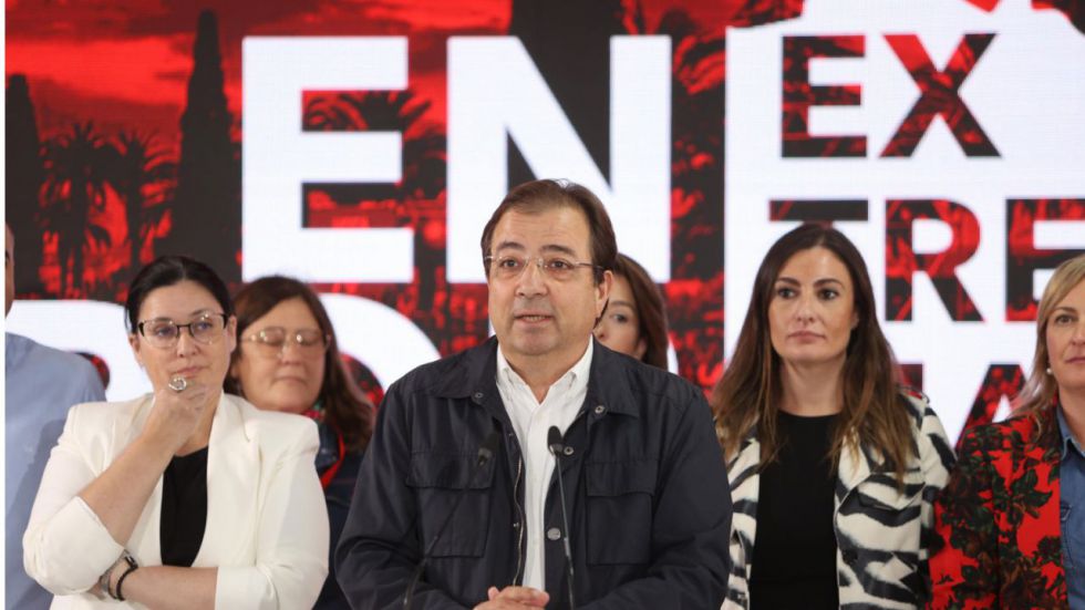 El PSOE desmiente la muerte de Guillermo Fernández Vara: 'Su situación de salud es muy frágil'