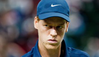 Masters Shanghái. Sorpresa: Sinner se lesiona y fortalece el número uno de Alcaraz