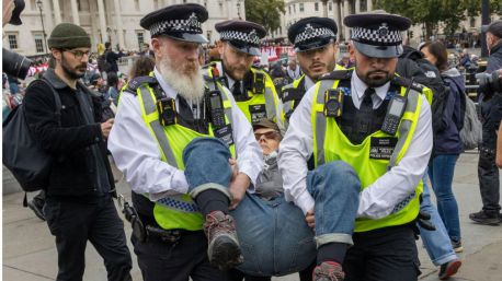 Casi 500 detenidos en una protesta en Londres en apoyo de un grupo propalestino ilegalizado