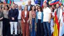 Ayuso preside un multitudinario desfile por la Hispanidad en Madrid