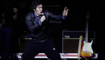 Milei se transforma en estrella de rock y da un concierto en Buenos Aires