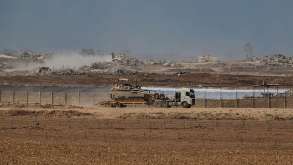 El Ejército israelí anuncia la entrada en vigor del alto el fuego tras su retirada inicial 