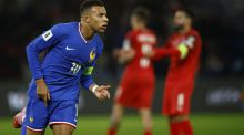 Mbappé, protagonista en la goleada de Francia: golazo y susto
