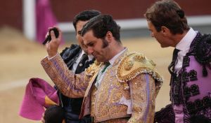 Morante se corta la coleta tras serle concedidas dos orejas en Las Ventas