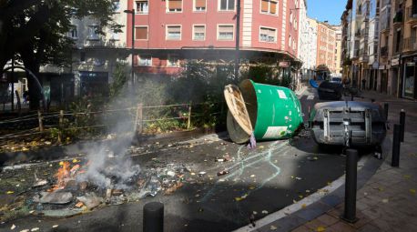 Disturbios en Vitoria por un acto de Falange que se salda con 17 detenidos y 20 ertzainas heridos