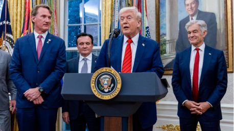 Machado le dedica su Nobel de la Paz a Trump, que lo agradece: 'Muy amable'