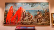 Dos activistas de Futuro Vegetal atacan un cuadro de Colón en el Museo Naval de Madrid