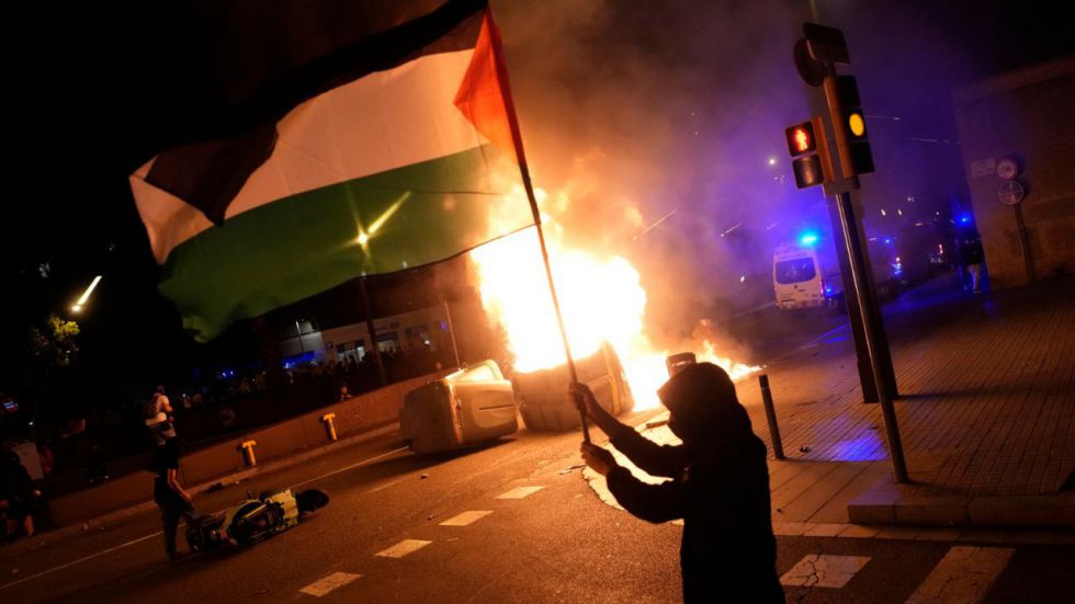 Tensión y cargas en las manifestaciones por todo el país en apoyo a Palestina