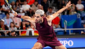 Six Kings Slam. Alcaraz doma a Fritz y ya espera a Sinner o Djokovic