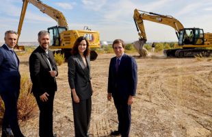 Ayuso pone la primera piedra de la Ciudad de la Justicia