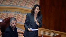 Ayuso enumera las mentiras del Gobierno en un sonoro rapapolvo al PSOE en la Asamblea de Madrid