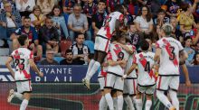 LaLiga. El Rayo asola al Levante y toma impulso en la tabla