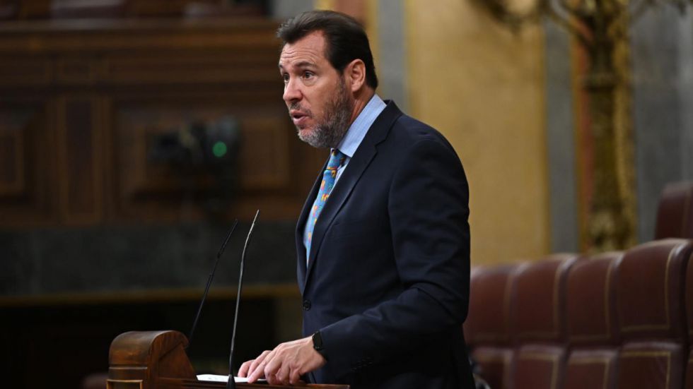 La Asociación de la Prensa critica los ataques de Puente al corresponsal que pregunta a Trump por España