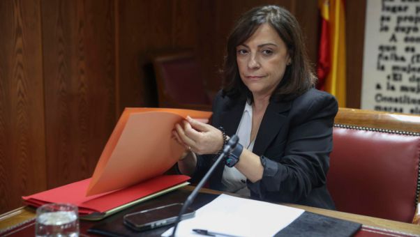 Ana María Fuentes comparece sin pruebas ante la Cámara Alta y dice desconocer si esos pagos se produjeron realmente.
