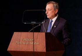 Draghi ve en el 'federalismo pragmático' el camino para evitar que Europa sea pisoteada