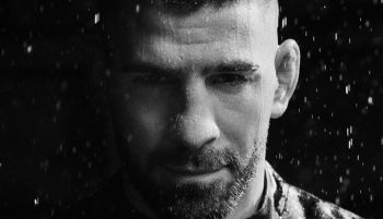 Topuria se convierte en icono de moda en una campaña para Adolfo Domínguez