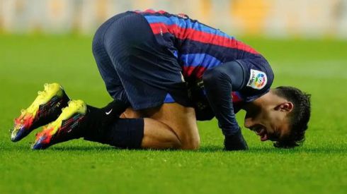 El cuerpo de Pedri dice basta y el Barcelona pierde al genio canario