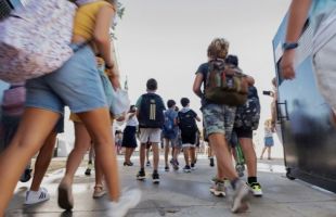 Investigan una presunta agresión sexual de dos niñas de 12 años a otra de 6 en Vitoria