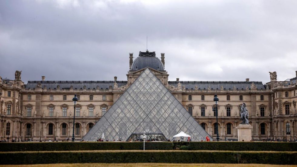 Los dos detenidos por el robo del Louvre reconocen su participación
