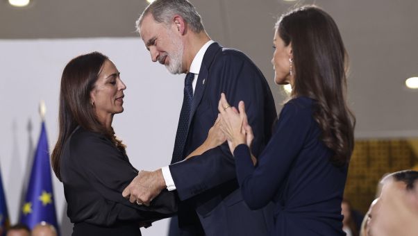 Felipe VI traslada su dolor y cariño, y el de toda España, a los familiares de los 237 fallecidos.