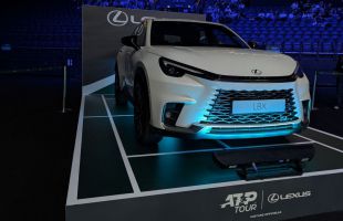 Lexus traslada su experiencia en sostenibilidad a la nueva sede del Masters de París en La Défense