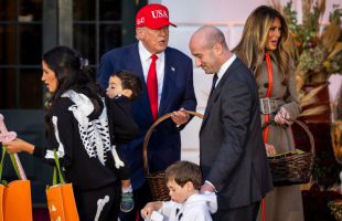 Trump y Melania celebran Halloween en la Casa Blanca