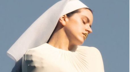 Rosalía y su sentido de la moda: del estilo flamenco al minimalismo místico