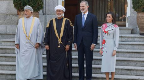 El Rey mantiene un encuentro con el sultán de Omán en el Palacio de la Zarzuela