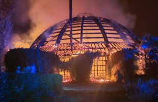 Arde la cúpula de madera del restaurante de eventos de los hermanos Roca