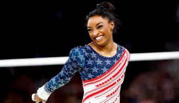 Simone Biles se opera el pecho y se somete a dos retoques estéticos en la cara